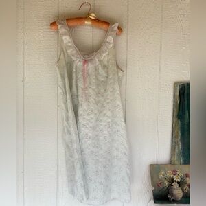 Vintage floral Nightgown with Lace Trim baby blue and pinks Large